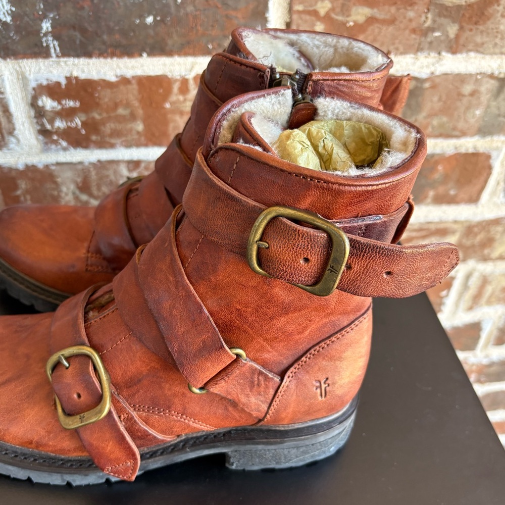 Frye Vanessa Tanker Real Fur Shearling Cognac Leather Short Boots Size 6.5 NWT - Picture 8 of 16